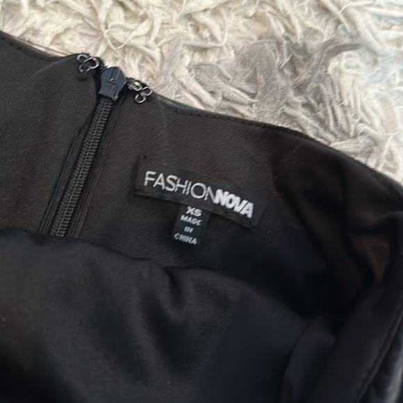 Fashion nova ruched leather skirt - Picture 2 of 3